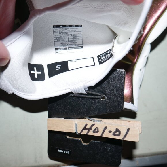 Nike Men' Sz M White/Iridescent Vapor Jet 7.0 Wide-Receiver Football Gloves - Picture 7 of 7